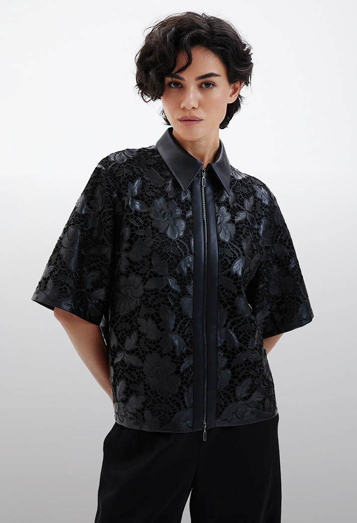 Для весенних образов: куртки и&nbsp;плащи