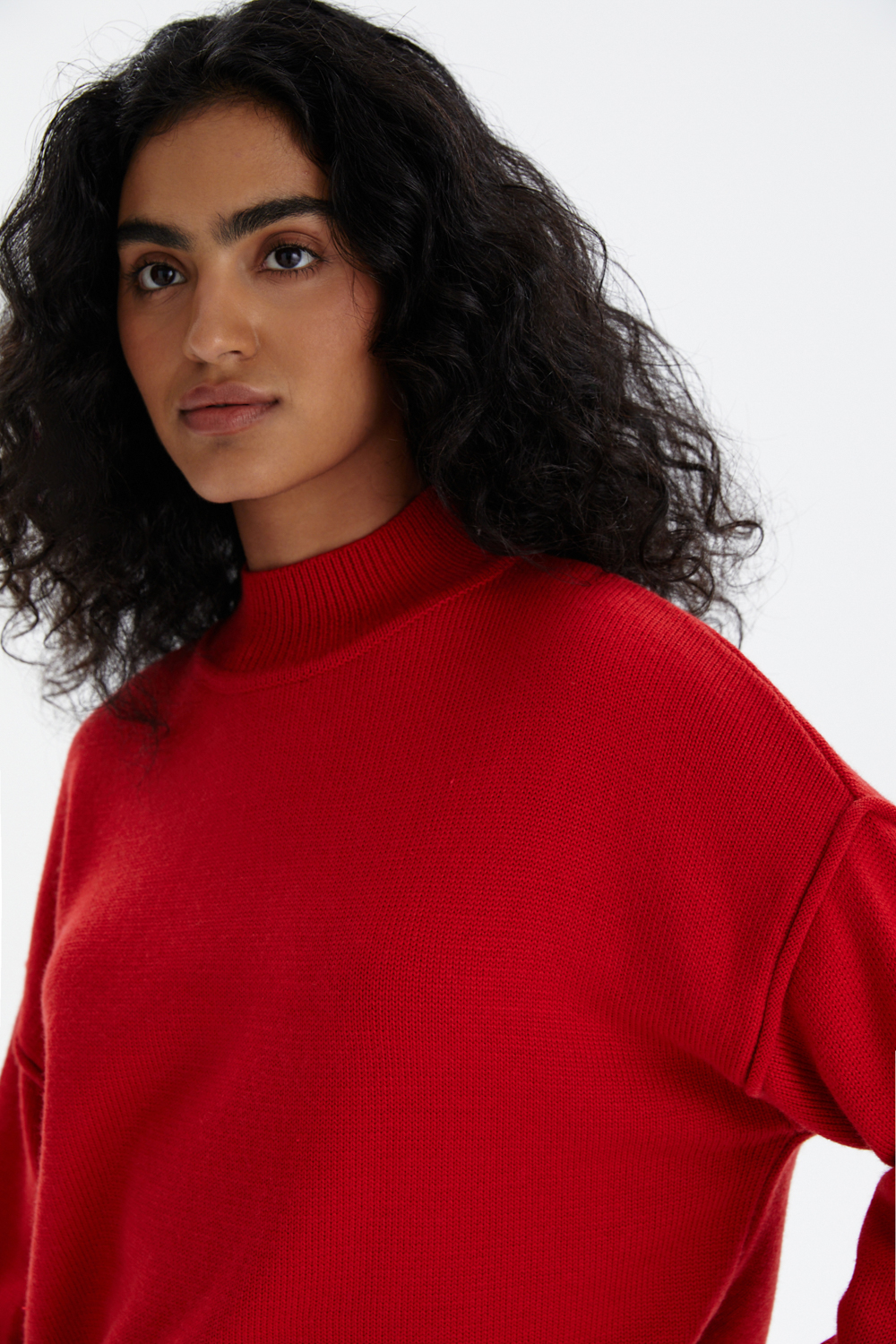 Джемпер с рельефной надписью на спинке, купить по цене 14990